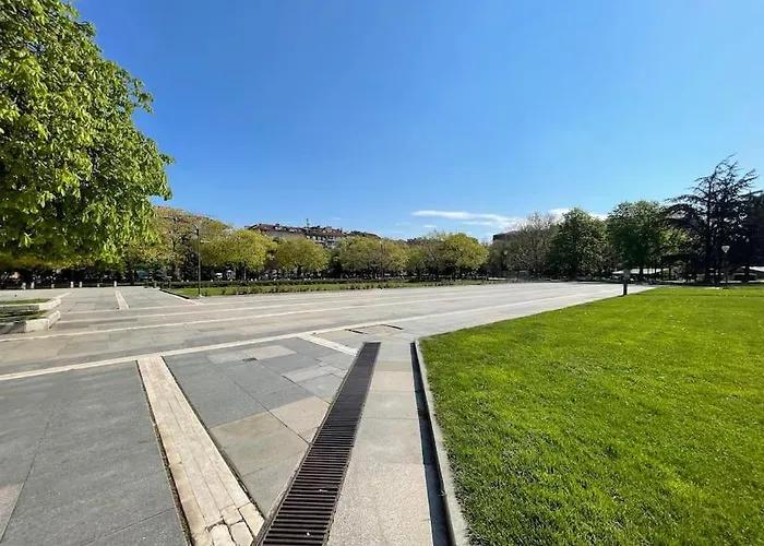 In The Center Next To Ndk Апартаменты *