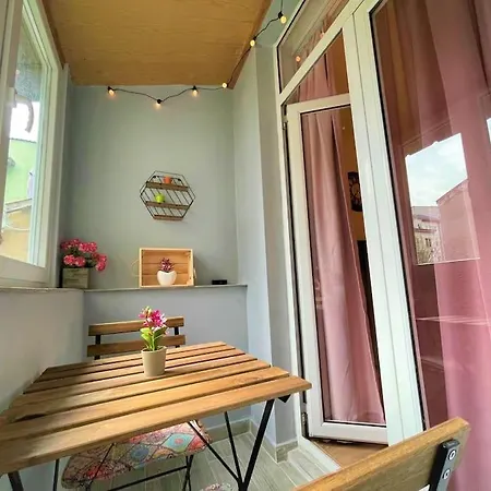 In The Center Next To Ndk Apartmán *