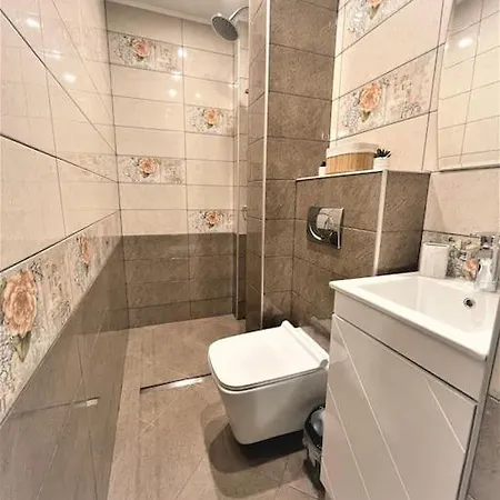 Apartmán In The Center Next To Ndk