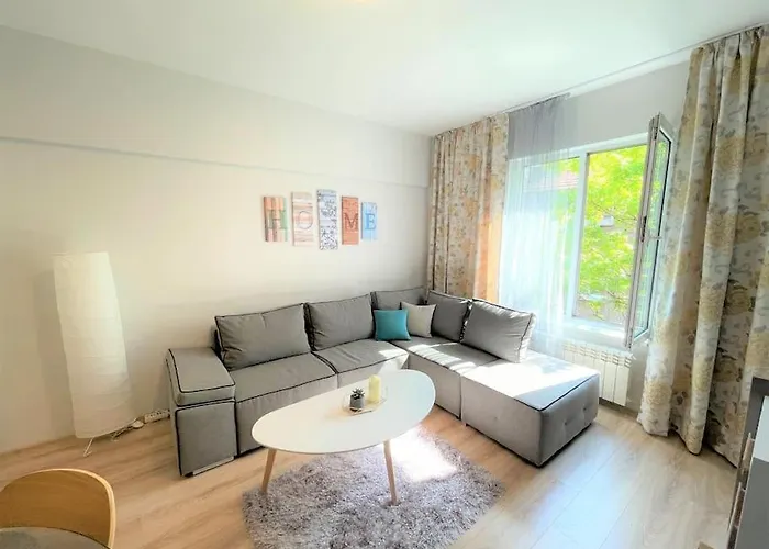 In The Center Next To Ndk Apartmán