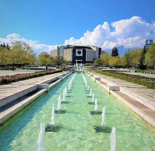 Апартаменты In The Center Next To Ndk