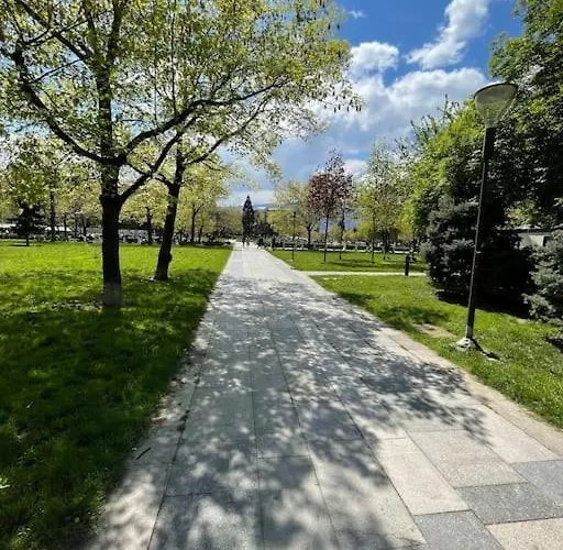 Апартамент In The Center Next To Ndk София